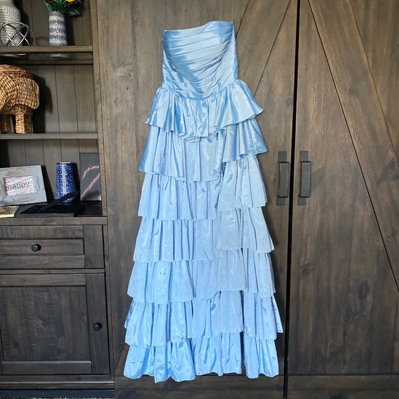 New (Never worn) Semi Formal Sky Blue Prom Dress - Picture 1 of 1